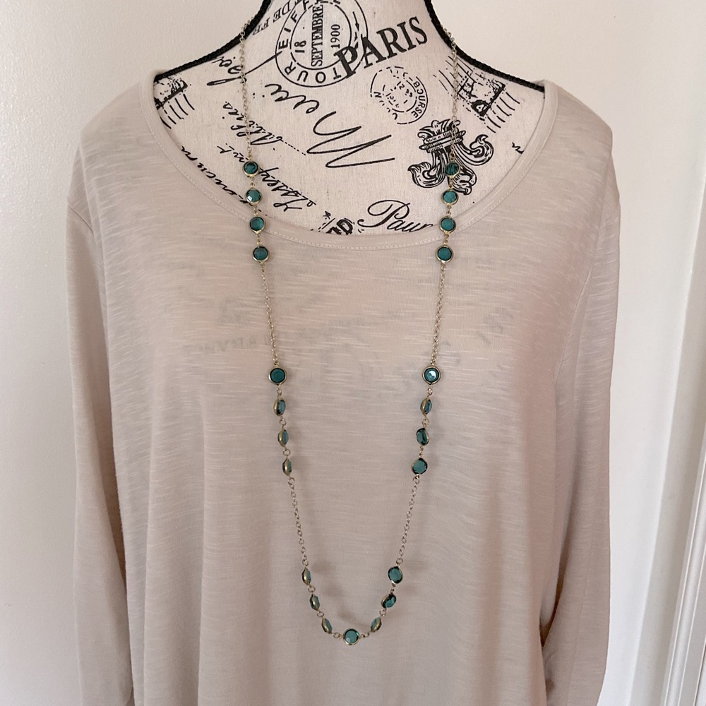 NWT 2028 Gold with Beautiful Green Stones Station Necklace